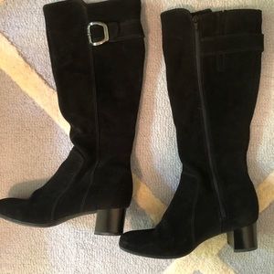 La Canadienne suede heeled boots, size 6.5. Used in good condition.